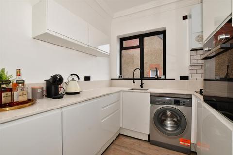 19b Worple Road, Epsom, KT18 5EP