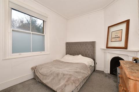 19b Worple Road, Epsom, KT18 5EP