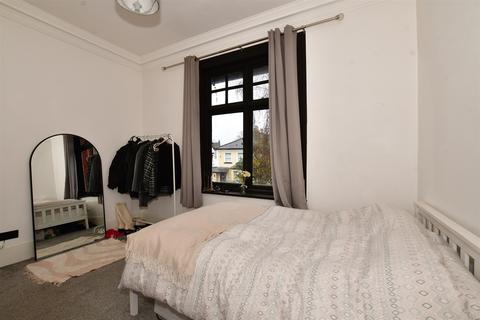 19b Worple Road, Epsom, KT18 5EP