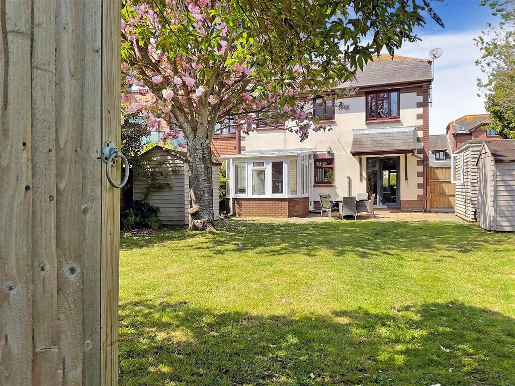 Penfolds Place, Arundel, West Sussex 4 bed end of terrace house for