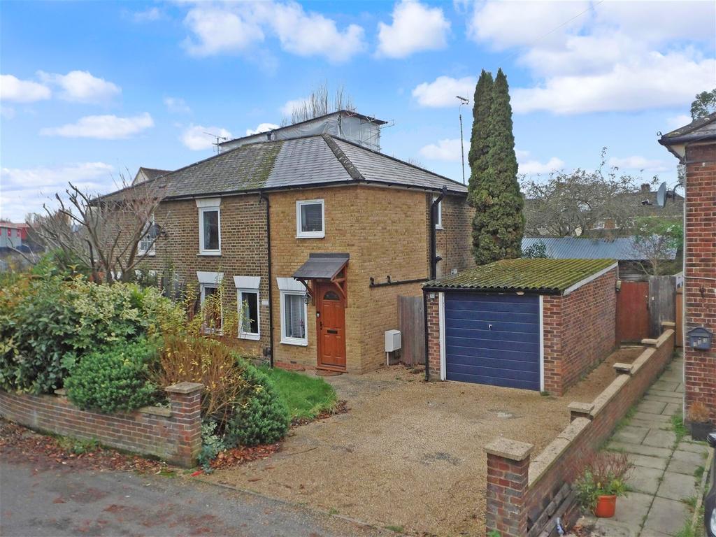 Kingston Road, Leatherhead, Surrey 3 bed semidetached house for sale