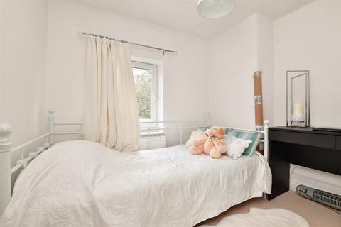 131 Kingston Road, Leatherhead, KT22 7NT