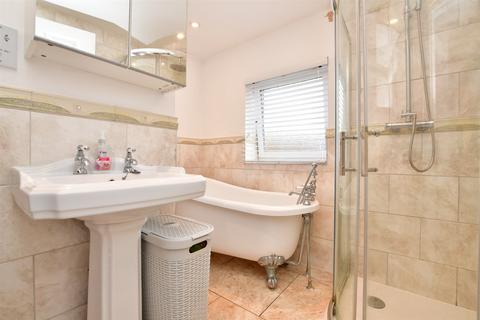 131 Kingston Road, Leatherhead, KT22 7NT