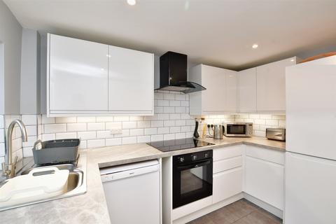 131 Kingston Road, Leatherhead, KT22 7NT