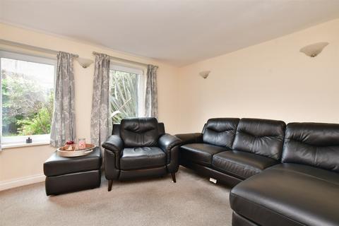 131 Kingston Road, Leatherhead, KT22 7NT