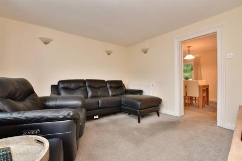 131 Kingston Road, Leatherhead, KT22 7NT