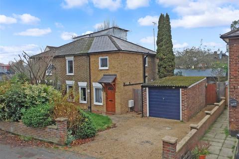 131 Kingston Road, Leatherhead, KT22 7NT