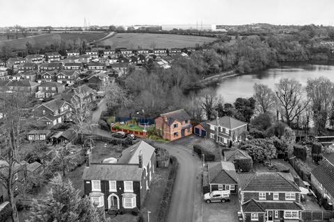 6 Avonmere, Rugby, CV21 1EB