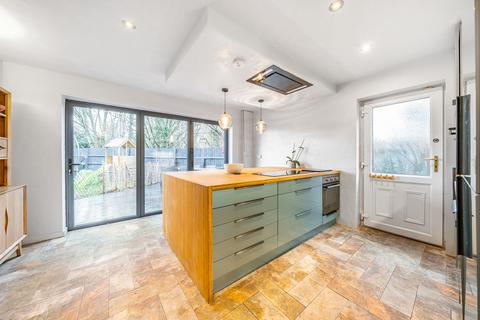 6 Avonmere, Rugby, CV21 1EB