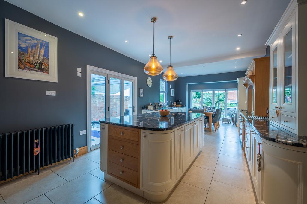 Clifton Road, Rugby, Warwickshire 6 bed townhouse £750,000