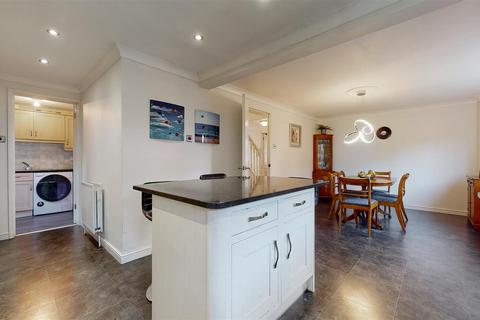 9 Bowling Leys, Middleton, Milton Keynes, MK10 9BD