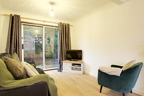 6 Farriers Close, Bovingdon, Hemel Hempstead, HP3 0UL