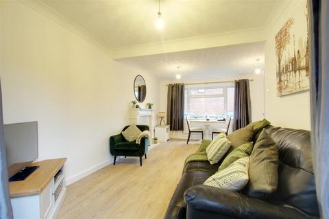 6 Farriers Close, Bovingdon, Hemel Hempstead, HP3 0UL