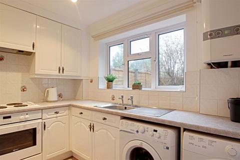 6 Farriers Close, Bovingdon, Hemel Hempstead, HP3 0UL