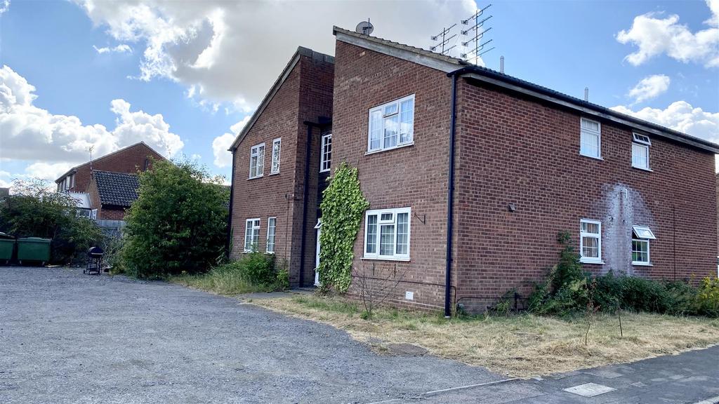 Oak Close, Burbage, Hinckley 1 bed apartment £70,000