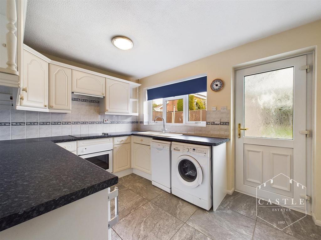 Drake Way, Hinckley 3 bed detached bungalow £300,000