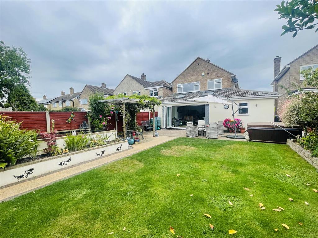 Stoneygate Drive, Hinckley 3 bed detached house £400,000