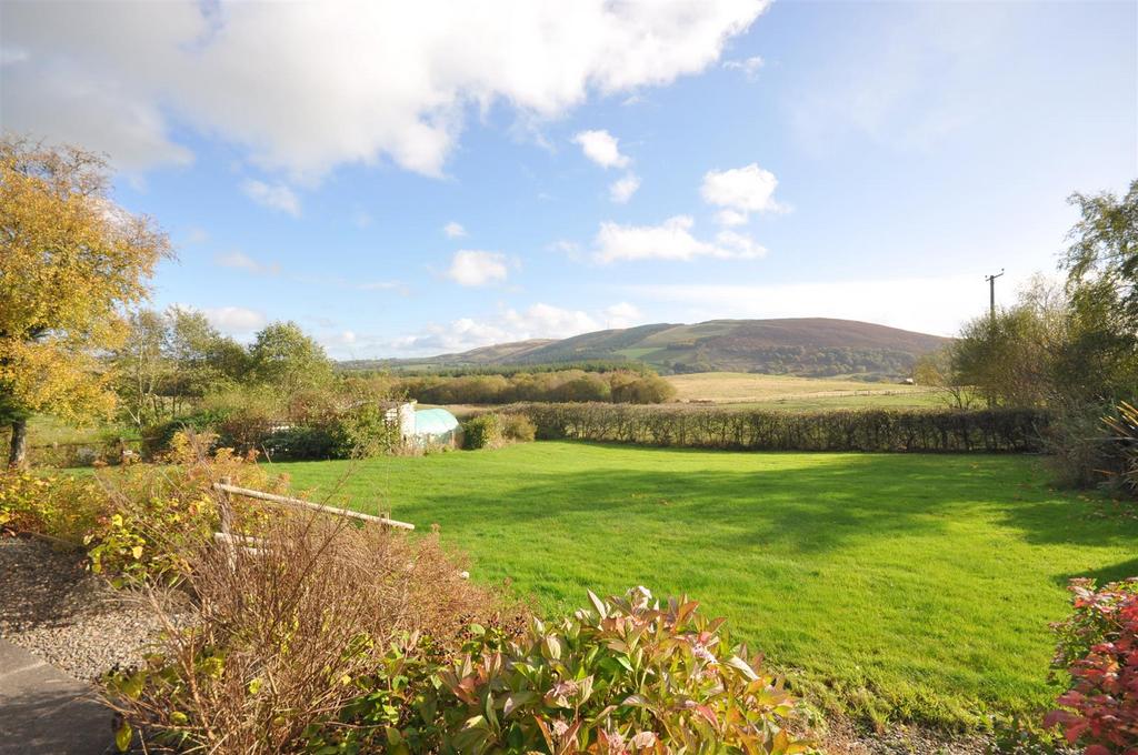 Nant Glas, Llandrindod Wells 4 bed detached bungalow £365,000