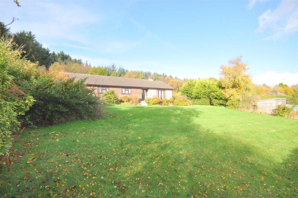 Nant Glas, Llandrindod Wells 4 bed detached bungalow £365,000
