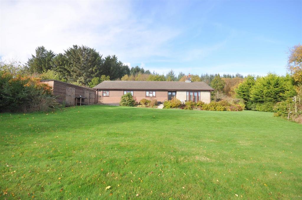 Nant Glas, Llandrindod Wells 4 bed detached bungalow £365,000