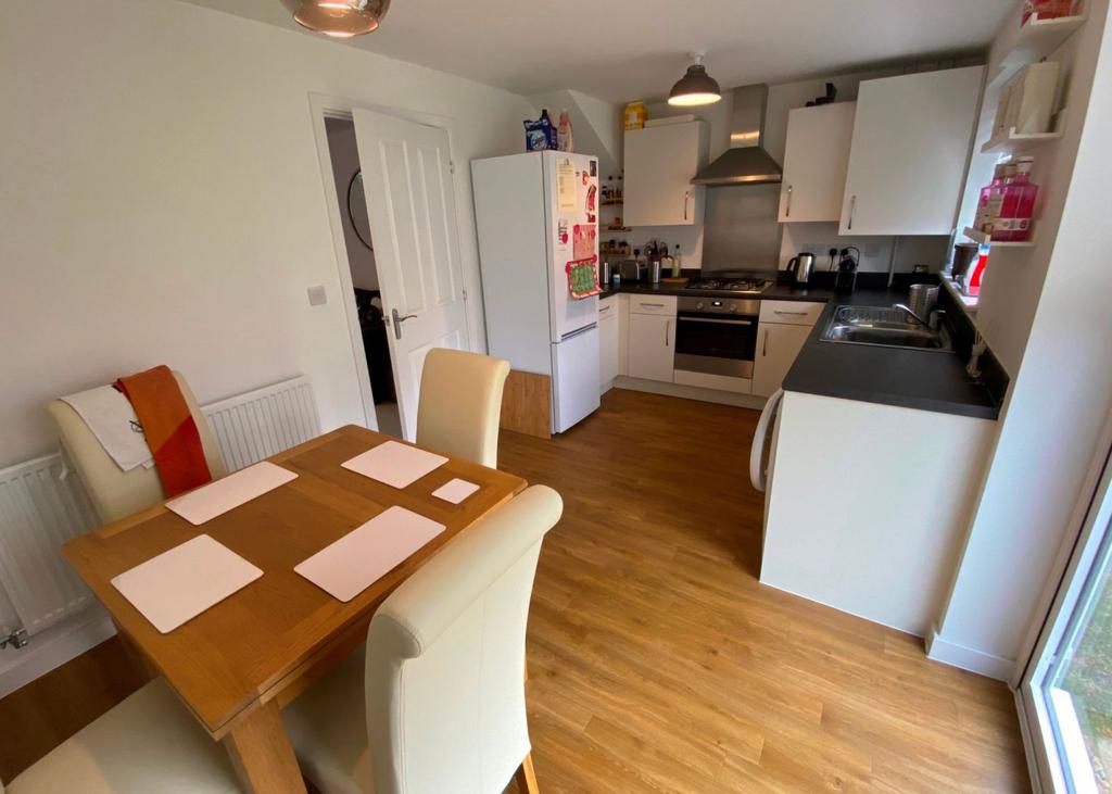 Kitchen / dining room
