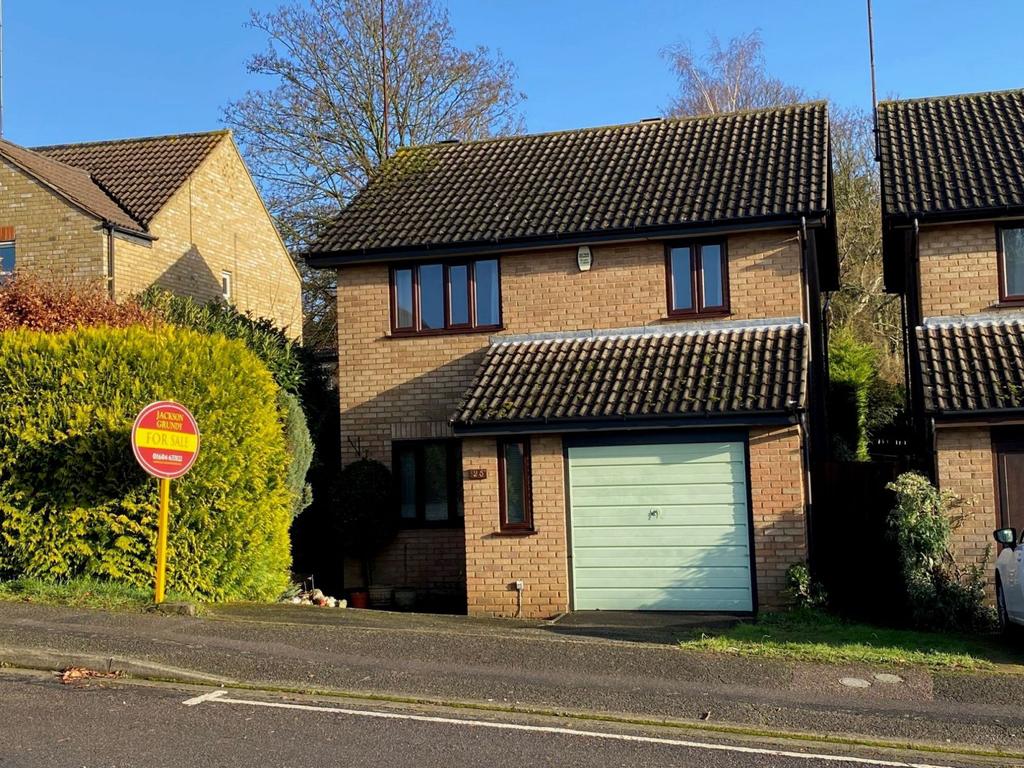 The Avenue, Cliftonville, Northampton NN1 5BT 3 bed detached house £
