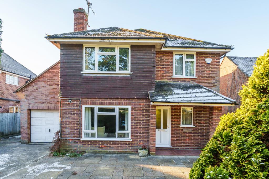 Salisbury Road, Farnborough, GU14 3 bed detached house £700,000