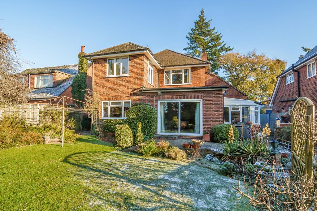 Salisbury Road, Farnborough, GU14 3 bed detached house £700,000