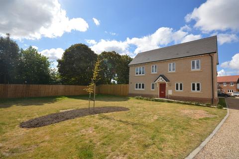 4 bedroom link detached house for sale, Mansion Garden Close, Braintree, CM7