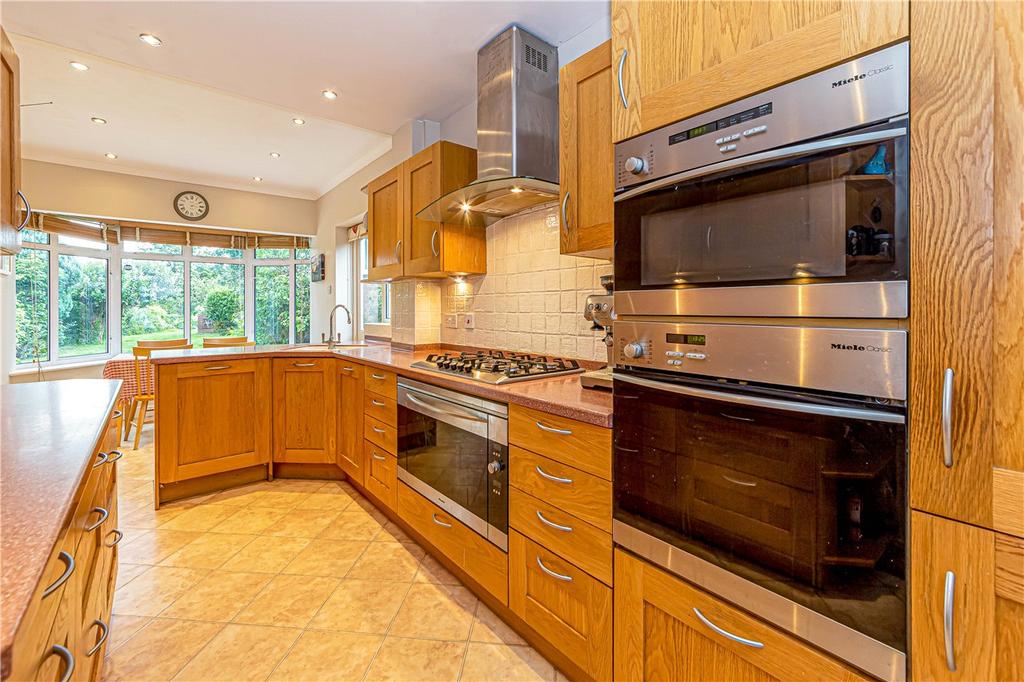 Midway, St. Albans 6 bed detached house £1,350,000