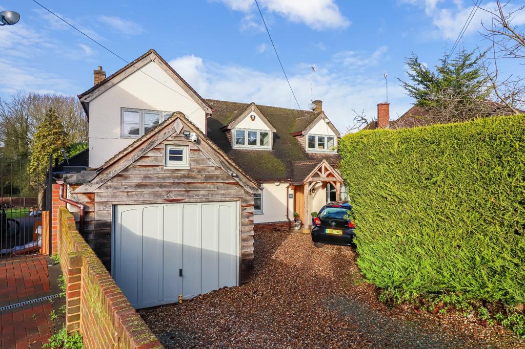 Cassiobury Drive, Watford, WD17 5 bed detached house for sale £1,500,000