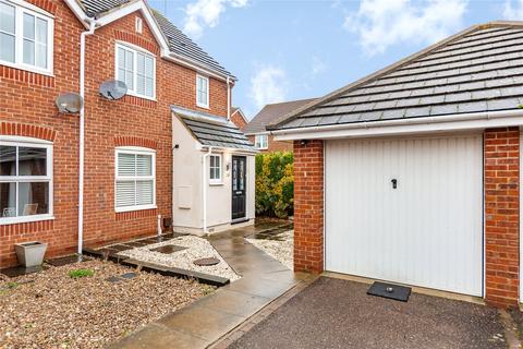3 bedroom semi-detached house for sale - Sark Grove, Wickford, Essex, SS12