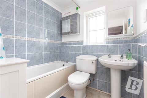 3 bedroom semi-detached house for sale - Sark Grove, Wickford, Essex, SS12