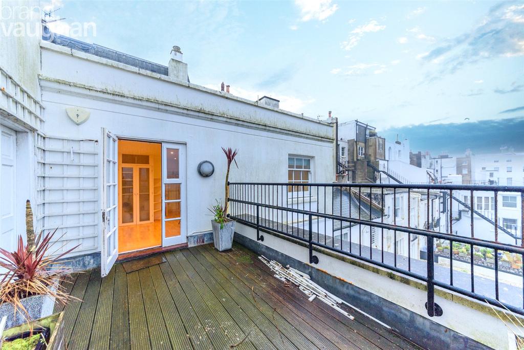 Arundel Terrace, Brighton, East Sussex, BN2 2 bed flat £750,000