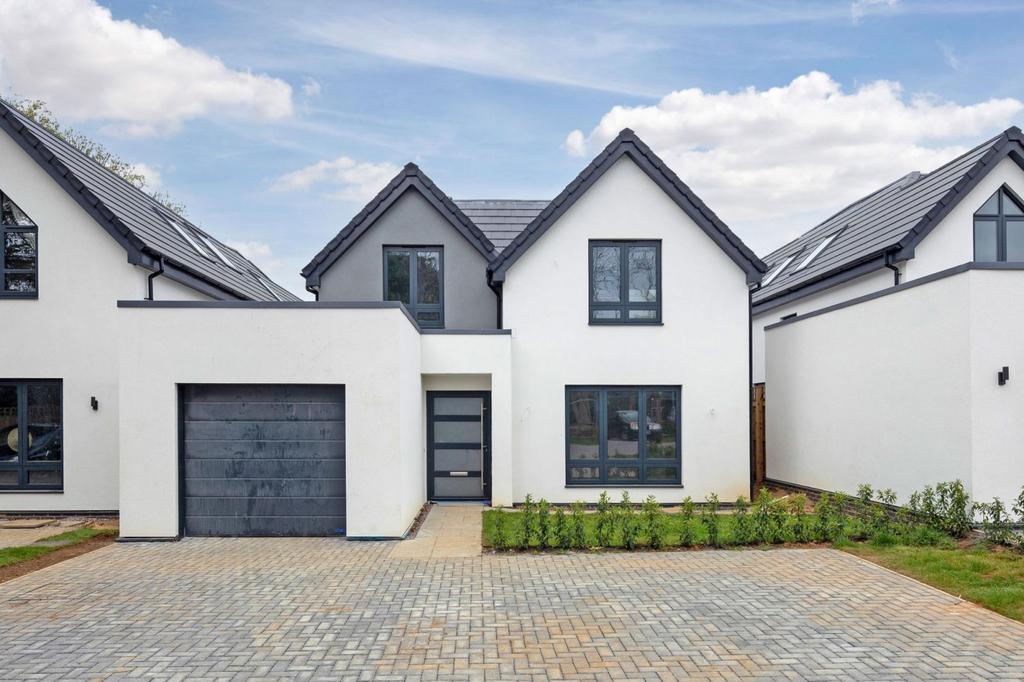 Boughton Hill Gardens, Northampton, Northamptonshire NN2 8EW 4 bed