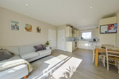 Flat 10, Mistral Court Bakers Close, St Albans, AL1 5FH