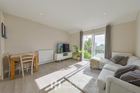 Flat 10, Mistral Court Bakers Close, St Albans, AL1 5FH
