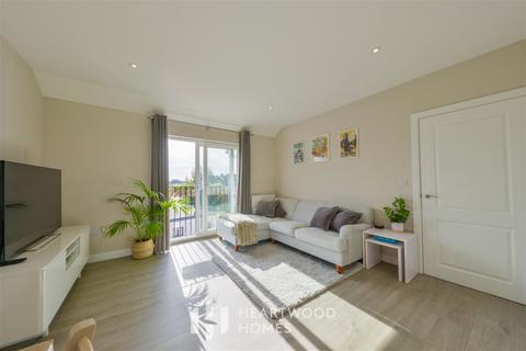 Flat 10, Mistral Court Bakers Close, St Albans, AL1 5FH