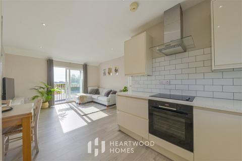 Flat 10, Mistral Court Bakers Close, St Albans, AL1 5FH