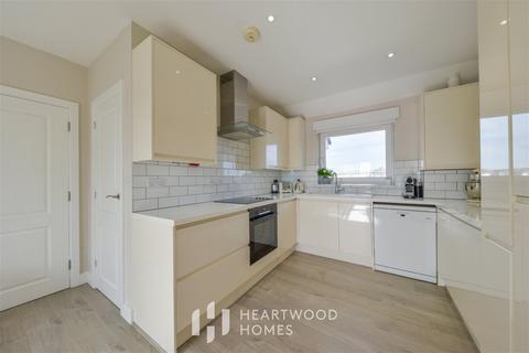 Flat 10, Mistral Court Bakers Close, St Albans, AL1 5FH