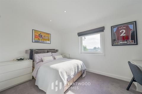 Flat 10, Mistral Court Bakers Close, St Albans, AL1 5FH