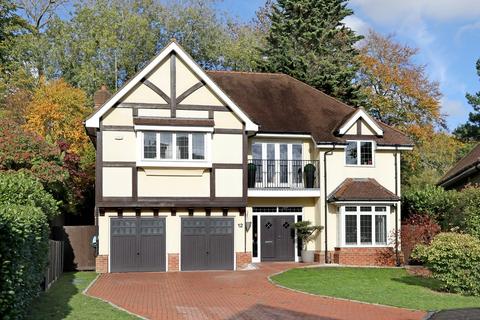 6 bedroom detached house for sale - Park Grove, Knotty Green, Beaconsfield, HP9