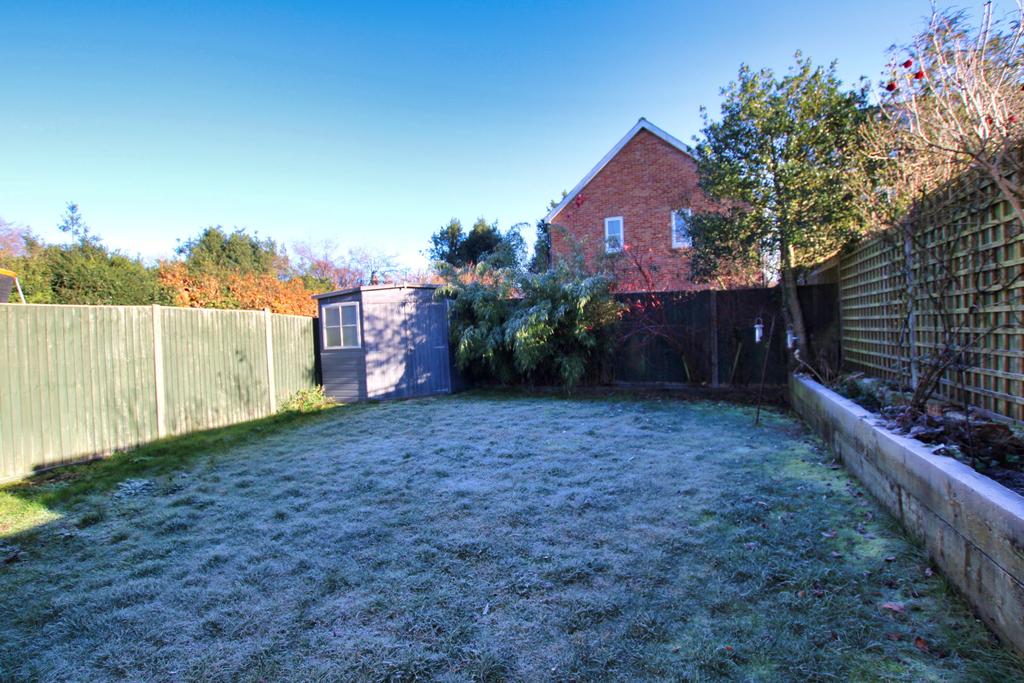 Portsmouth Road, Liphook GU30 3 bed semidetached house £400,000