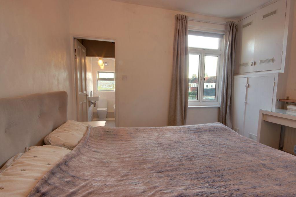 Bedroom 1 (Double)