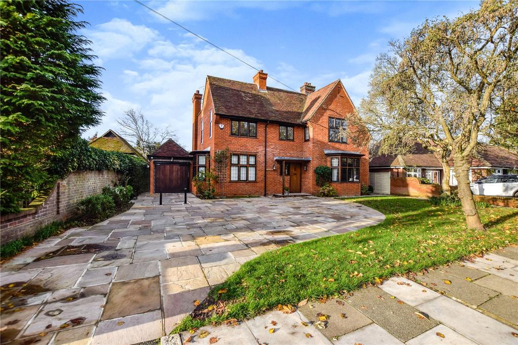 Heath Drive, Gidea Park, Romford, RM2 5 bed detached house £1,325,000