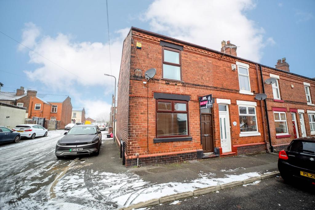 Bank Street, NewtonLeWillows, WA12 9NS 2 bed semidetached house £