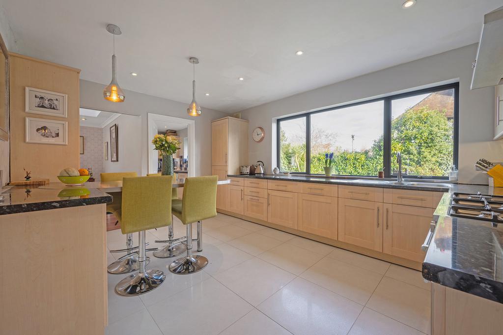 Hill Rise, Chalfont St Peter, SL9 5 bed detached house £1,500,000