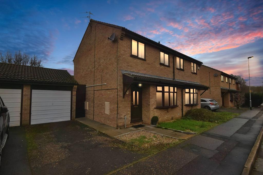 Ringwood, Bretton, PE3 3 bed semidetached house £215,000