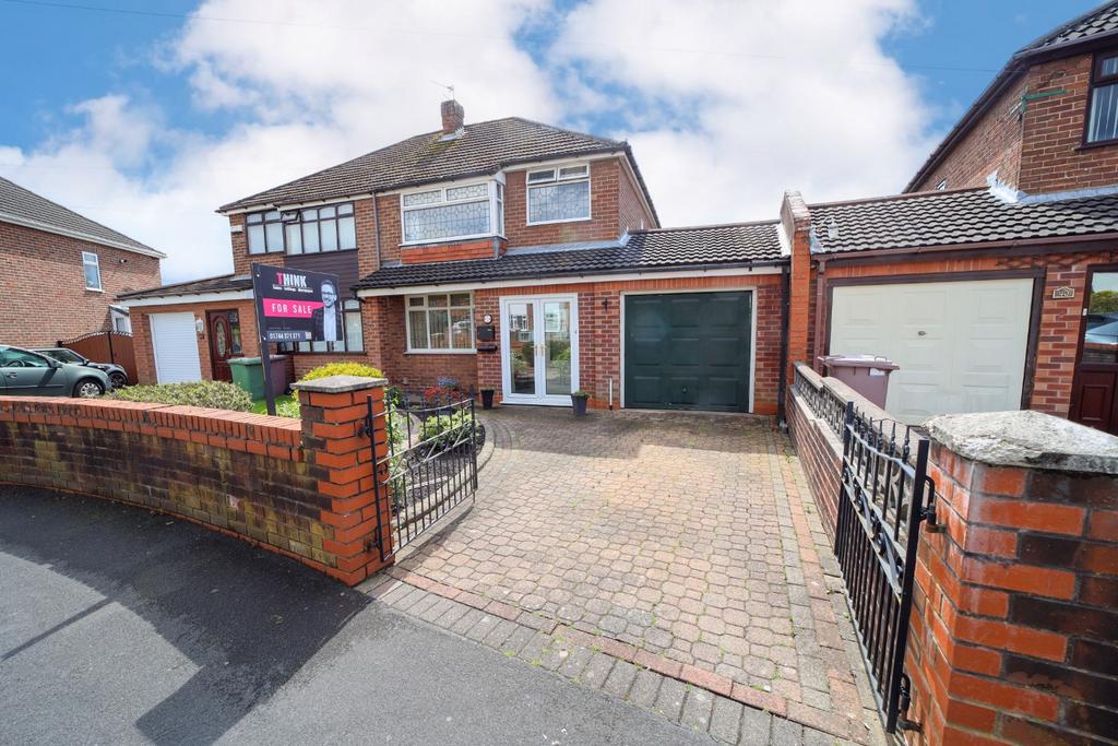 Loweswater Crescent, St. Helens... 3 bed semidetached house £180,000