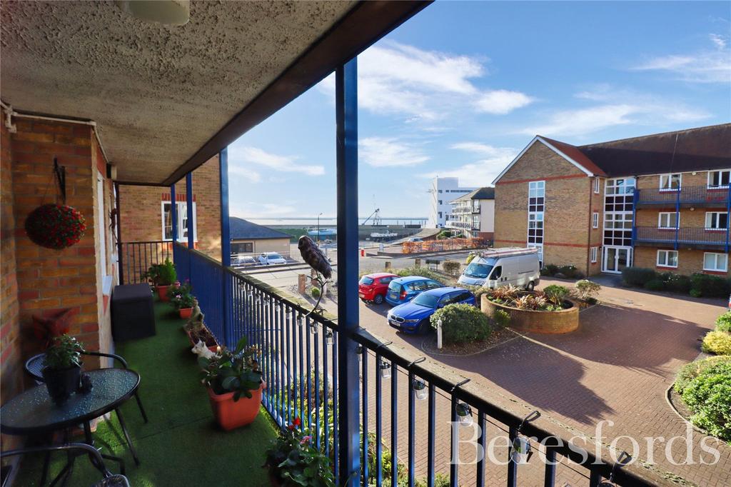 Belvedere Road, BurnhamonCrouch, CM0 2 bed apartment for sale £225,000